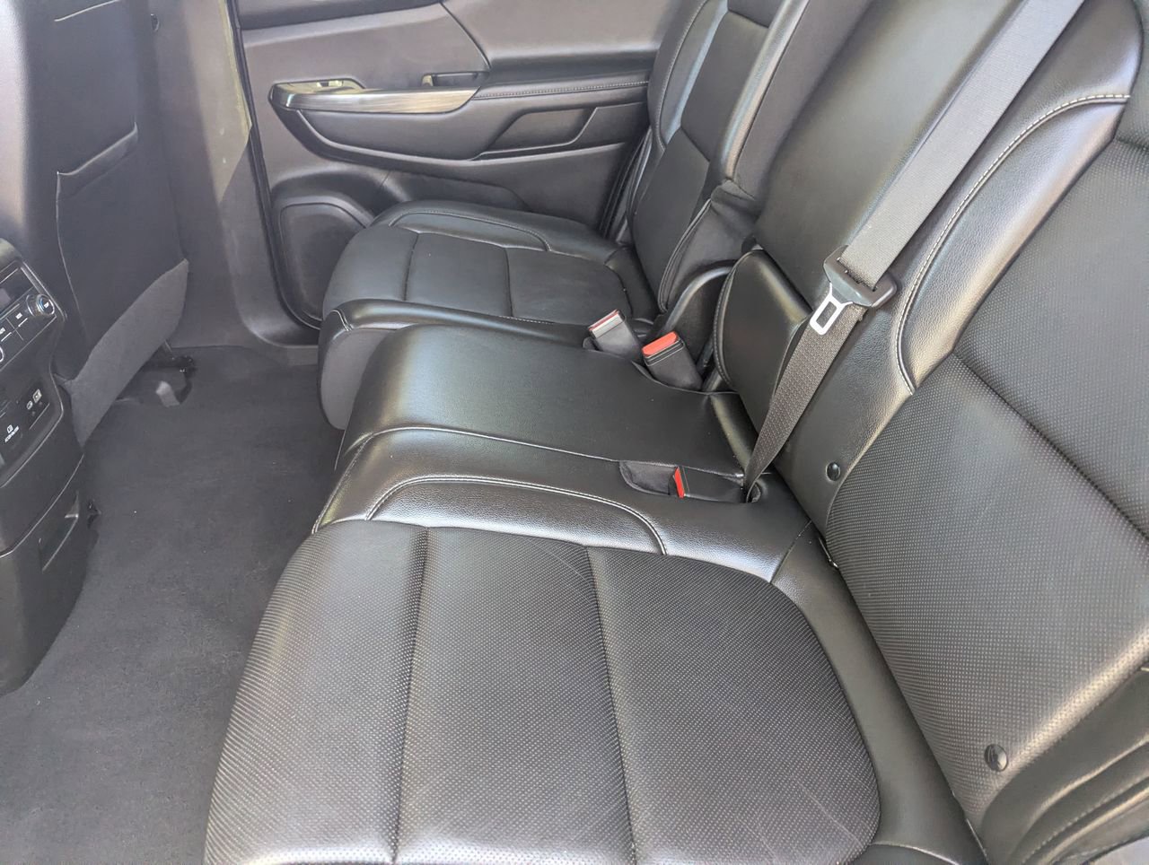 Used 2023 GMC Acadia SLT FWD image 17