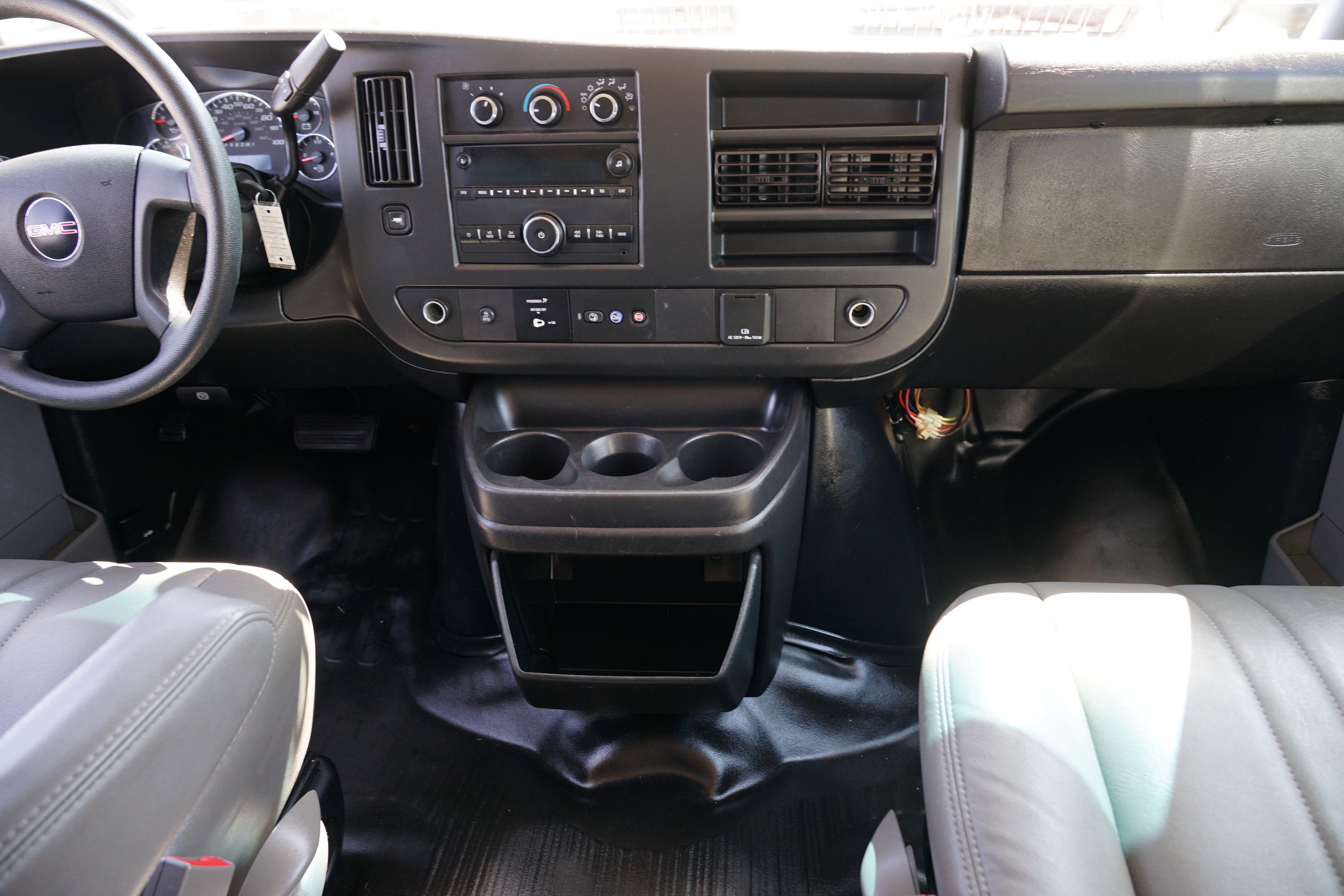 Used 2020 GMC Savana 3500 LS image 23