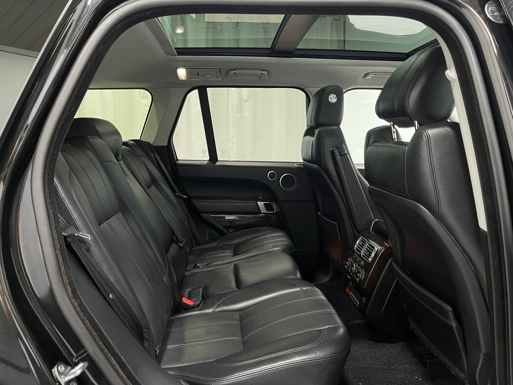 Used 2016 Land Rover Range Rover Supercharged image 30