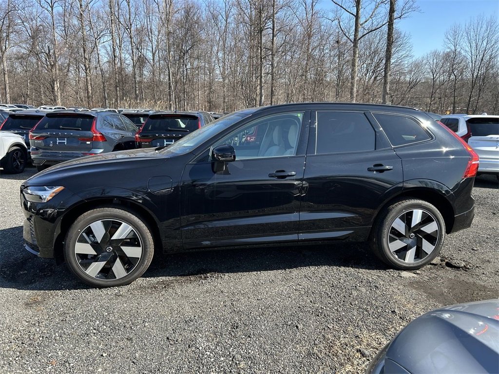 Certified 2025 Volvo XC60 T8 Plus w/ Protection Package Premier image 5