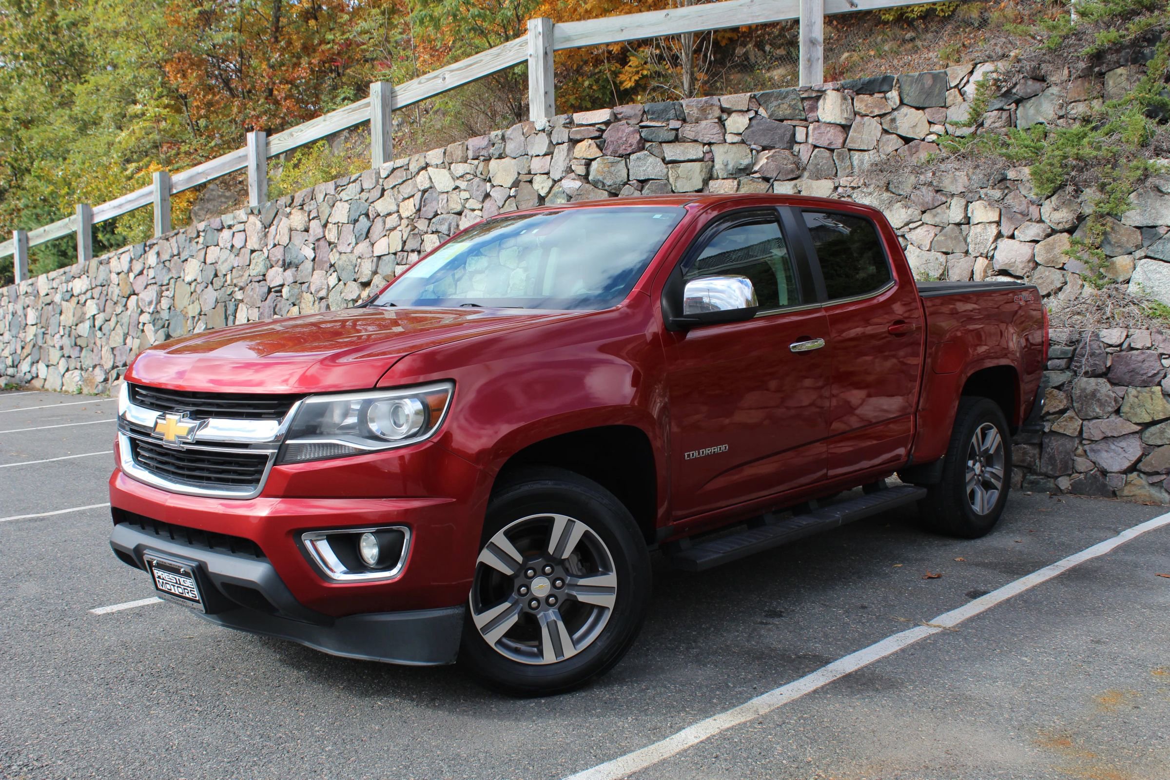Used 2015 Chevrolet Colorado LT w/ Luxury Package image 2