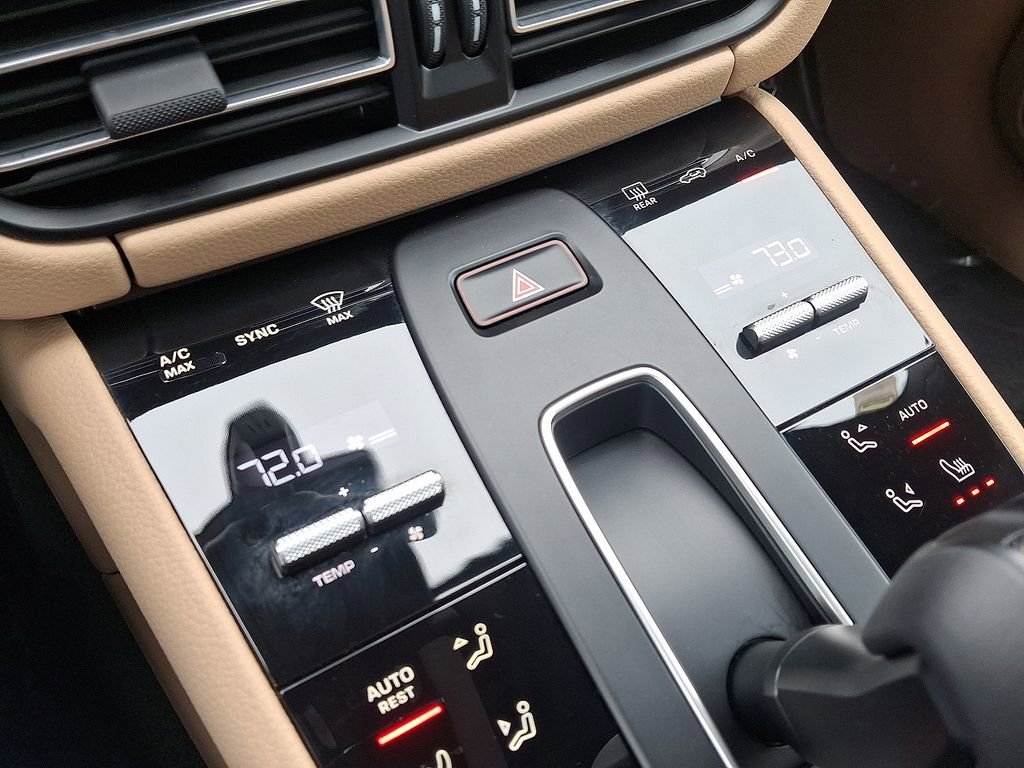 Certified 2025 Porsche Macan image 18