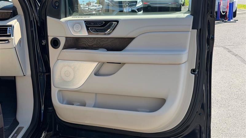 Used 2021 Lincoln Navigator Reserve w/ Luxury Package AWD/4WD image 34