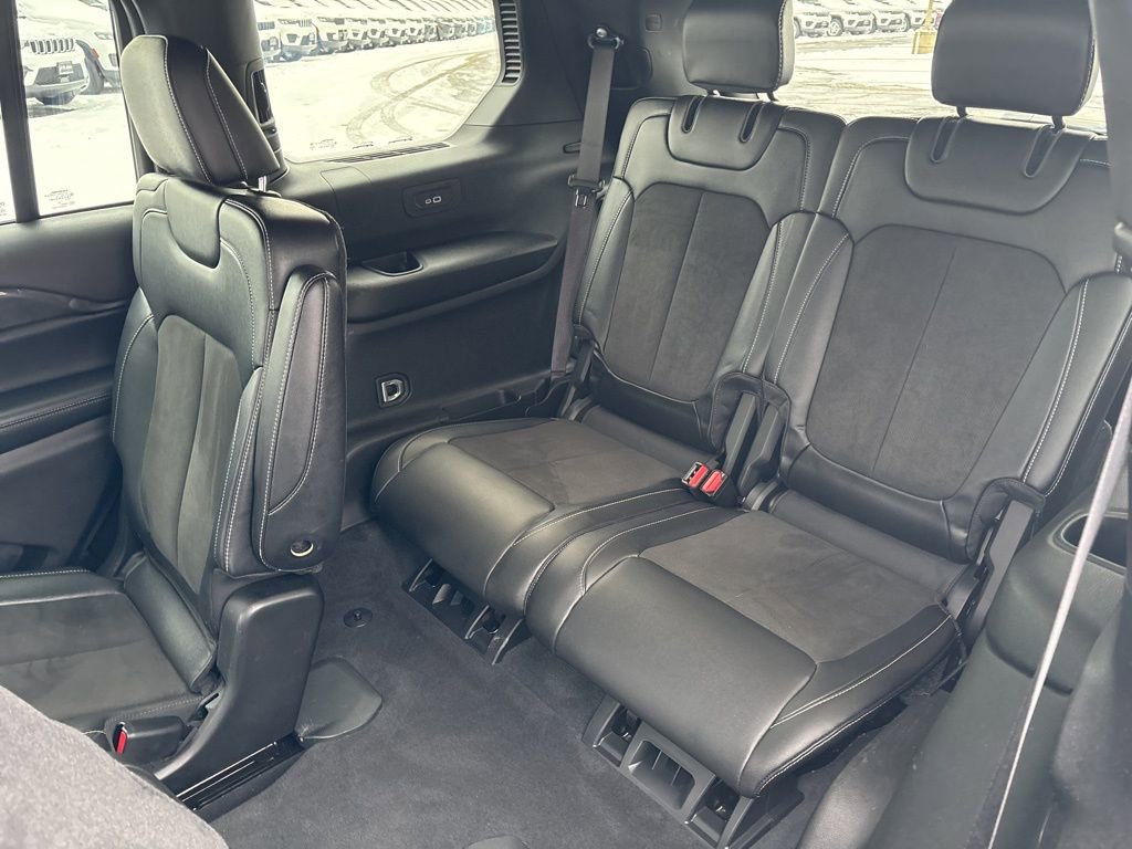 Used 2023 Jeep Grand Cherokee L Laredo image 13