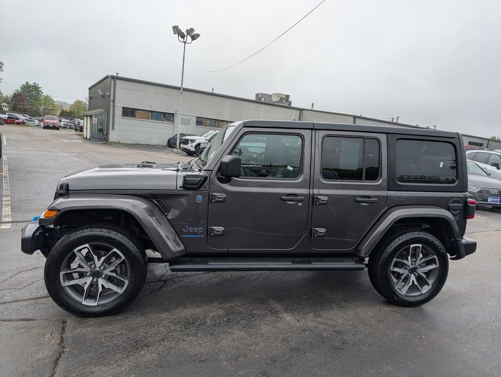 Used 2024 Jeep Wrangler Unlimited w/ Convenience Group AWD/4WD image 3