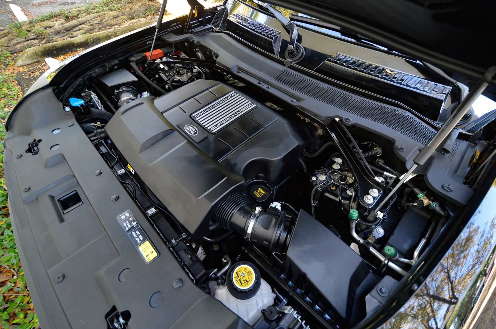 Used 2025 Land Rover Defender 130 V8 image 73