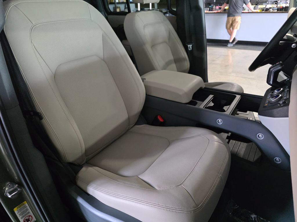 Used 2023 Land Rover Defender 110 SE AWD/4WD image 19