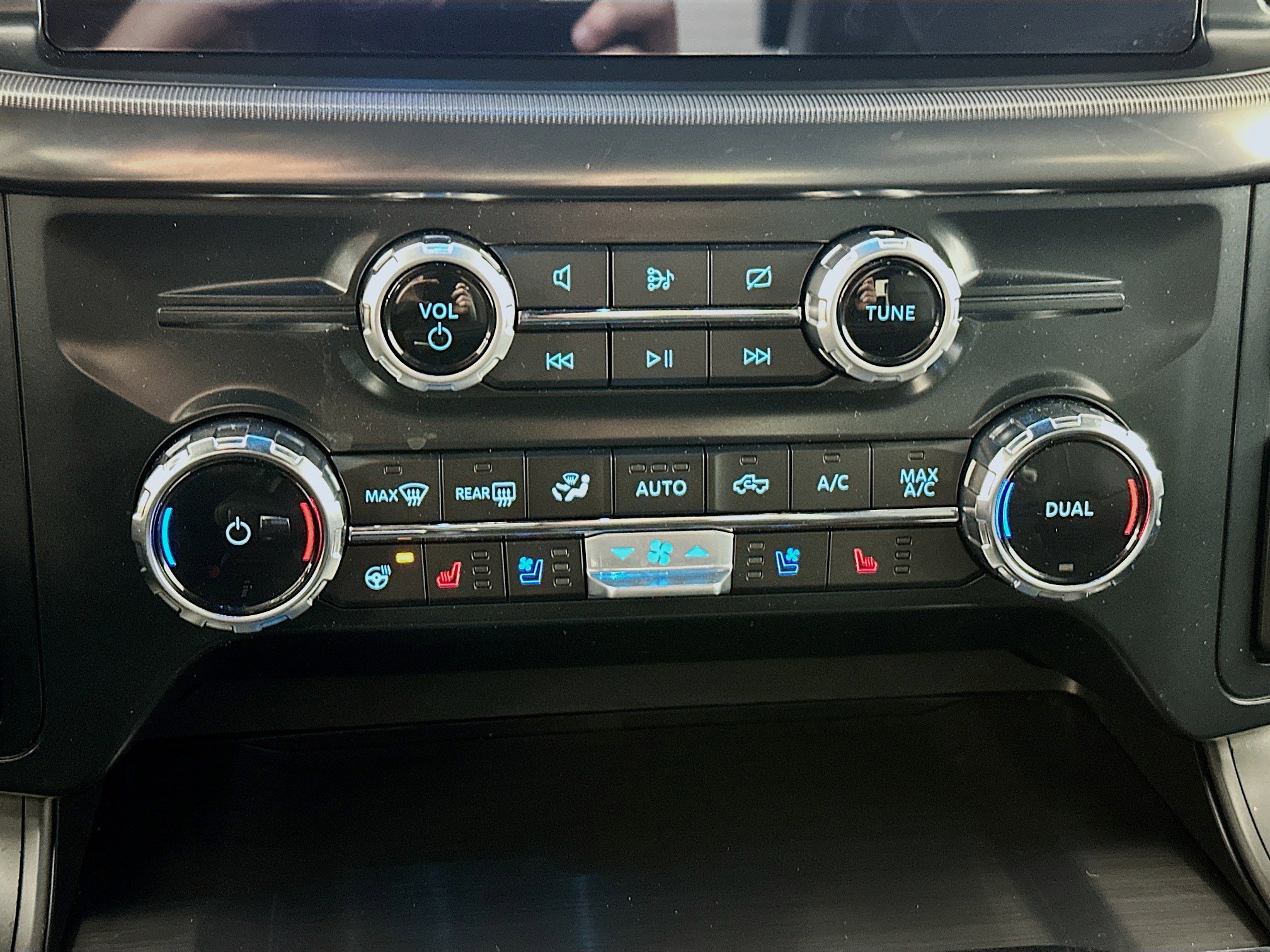 Used 2024 Ford F150 Lariat w/ Equipment Group 502A High image 16