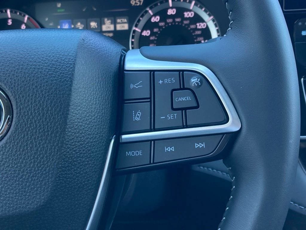 Certified 2025 Toyota Highlander XLE FWD image 19