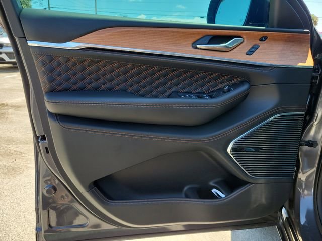 Used 2025 Jeep Grand Cherokee Summit AWD/4WD image 19
