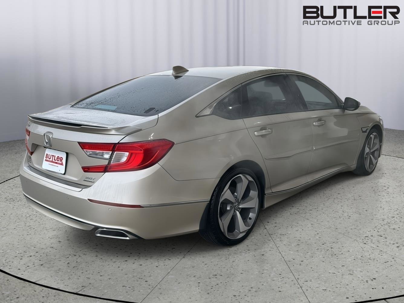 Used 2018 Honda Accord Touring image 5