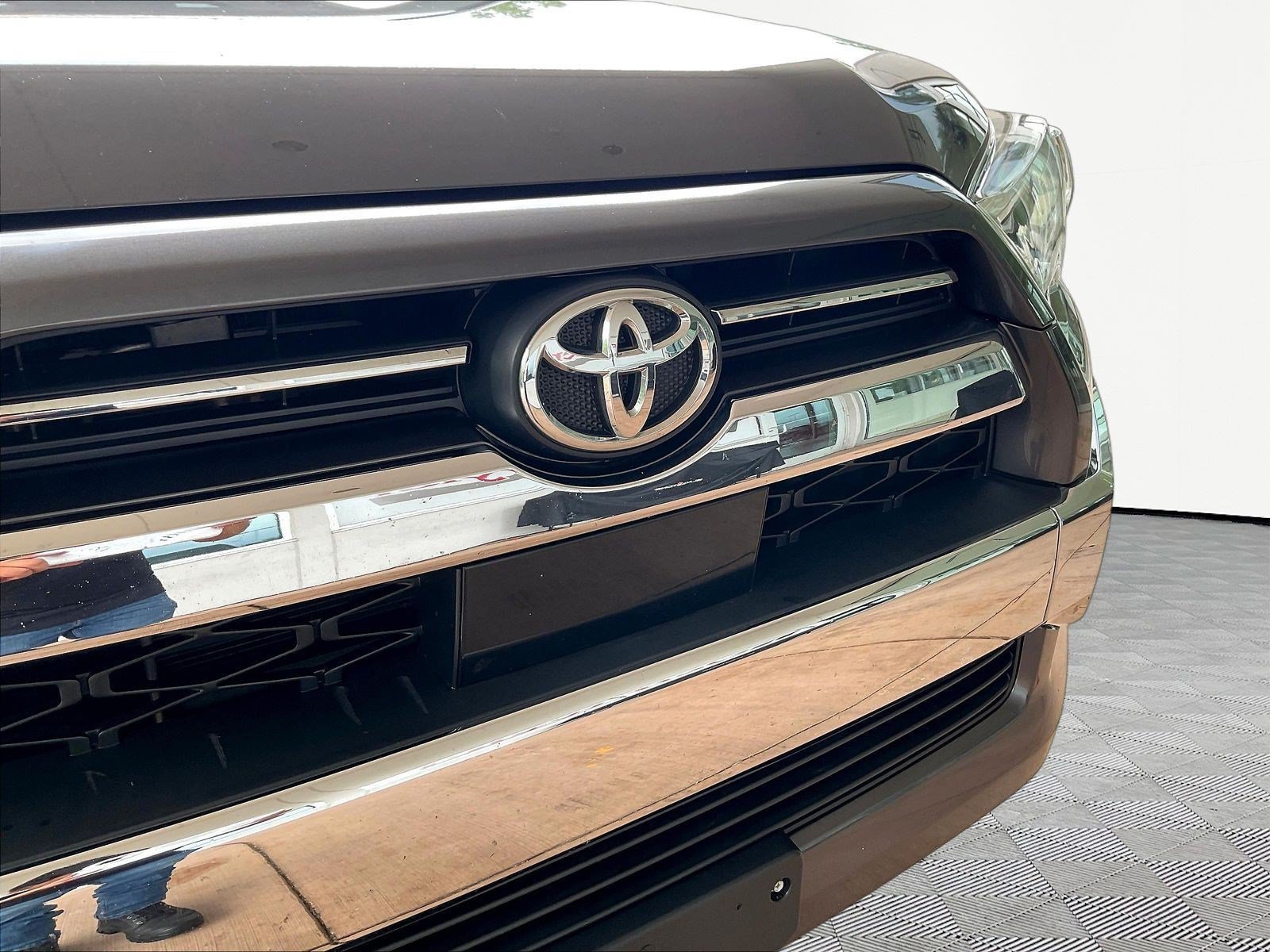 Used 2020 Toyota 4Runner Limited AWD/4WD image 31