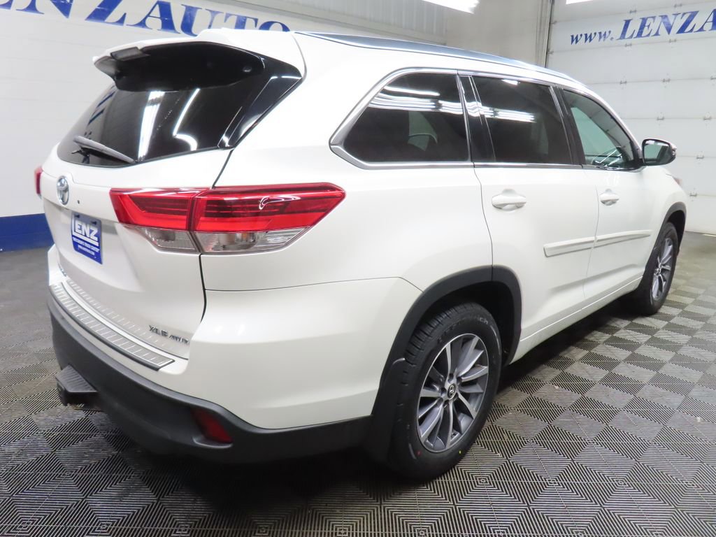 Used 2018 Toyota Highlander XLE image 5
