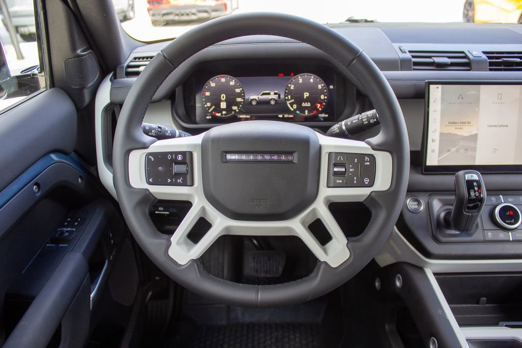 Used 2025 Land Rover Defender 90 X-Dynamic SE image 13