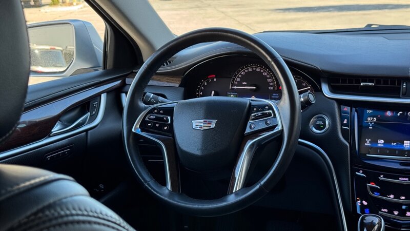 Used 2017 Cadillac XTS Luxury FWD image 2
