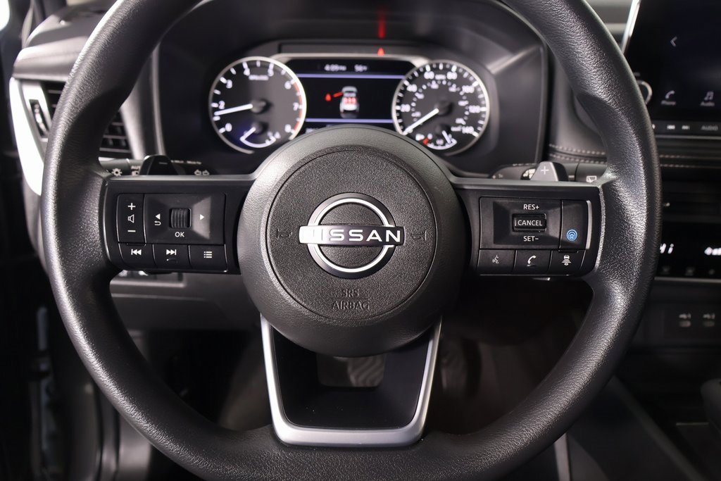 Used 2024 Nissan Rogue SV image 3