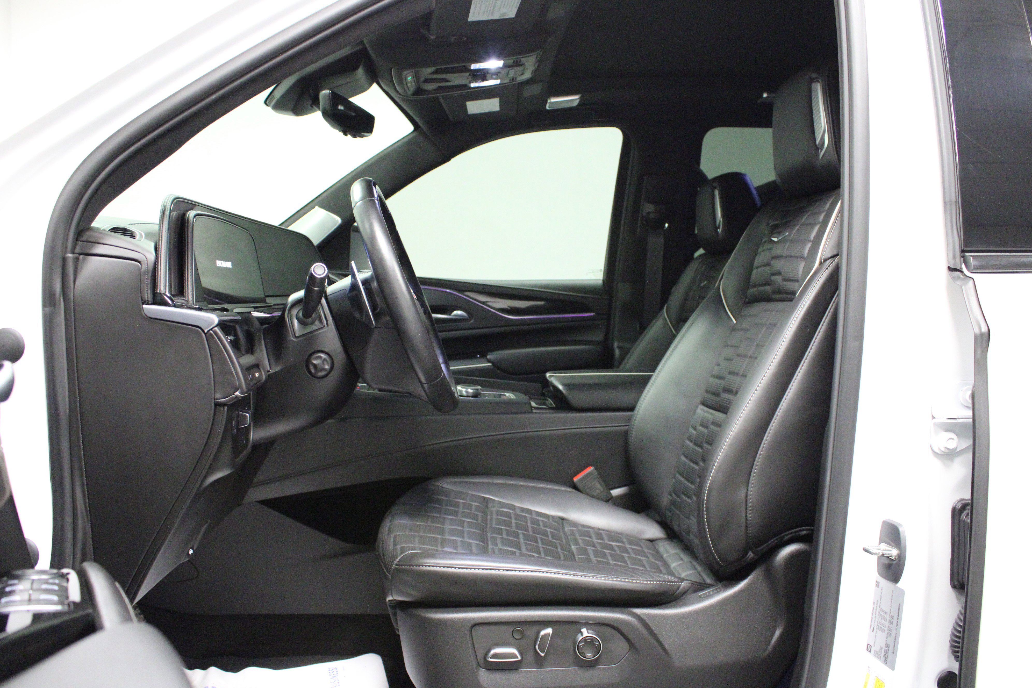 Used 2023 Cadillac Escalade ESV V w/ Heavy-Duty Trailer Package image 12