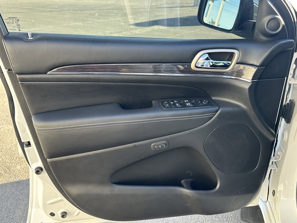 Used 2017 Jeep Grand Cherokee Overland image 10