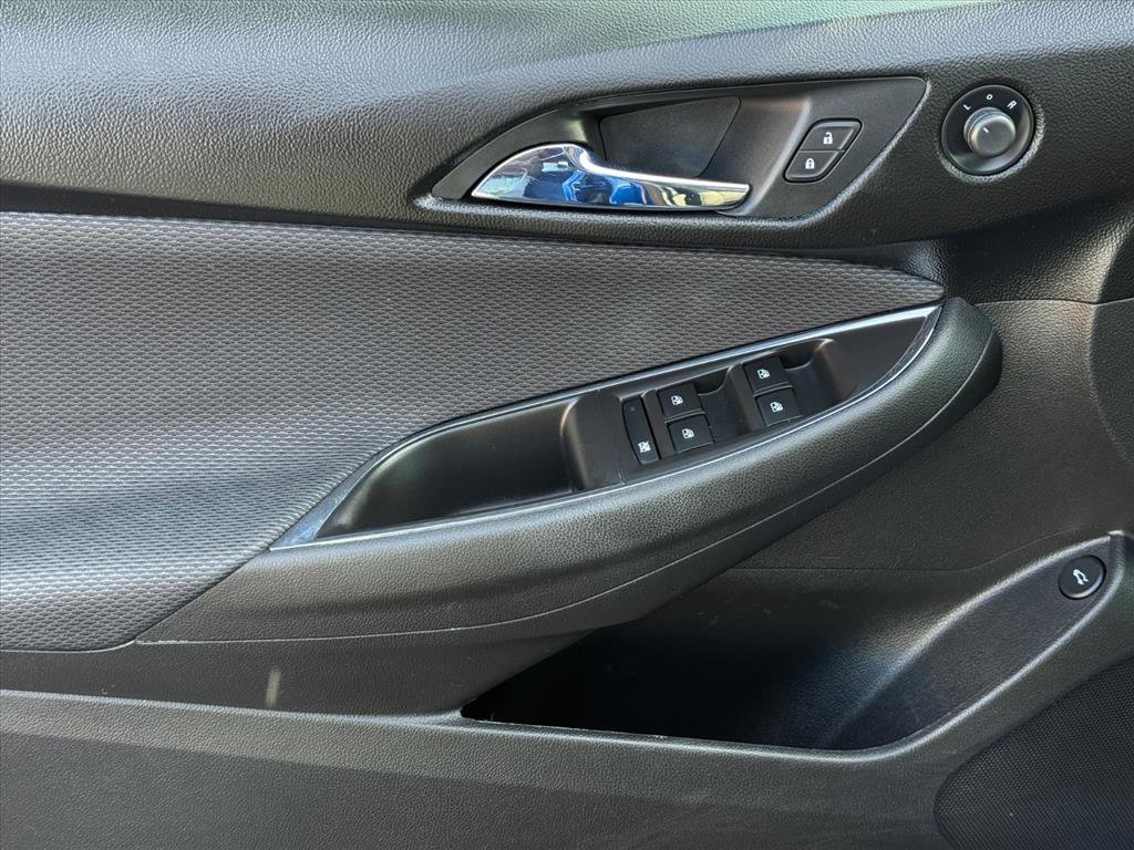 Used 2018 Chevrolet Cruze LT w/ Convenience Package image 14