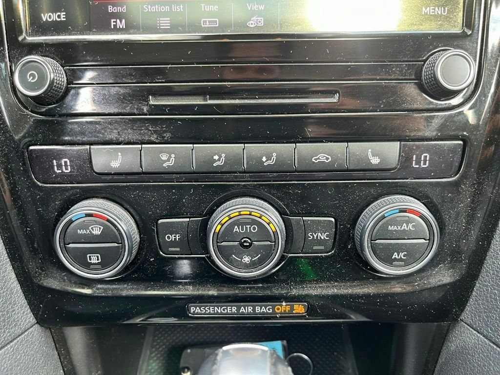 Used 2022 Volkswagen Passat 2.0T SE FWD image 16