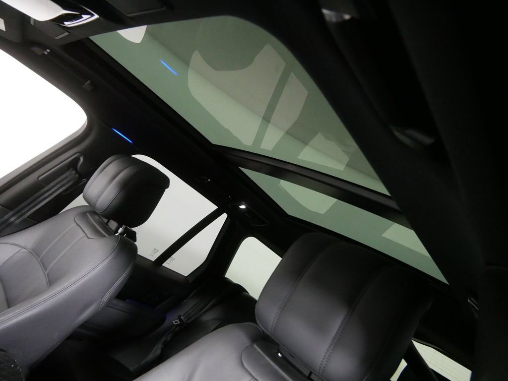 Used 2022 Land Rover Range Rover Westminster Edition image 12