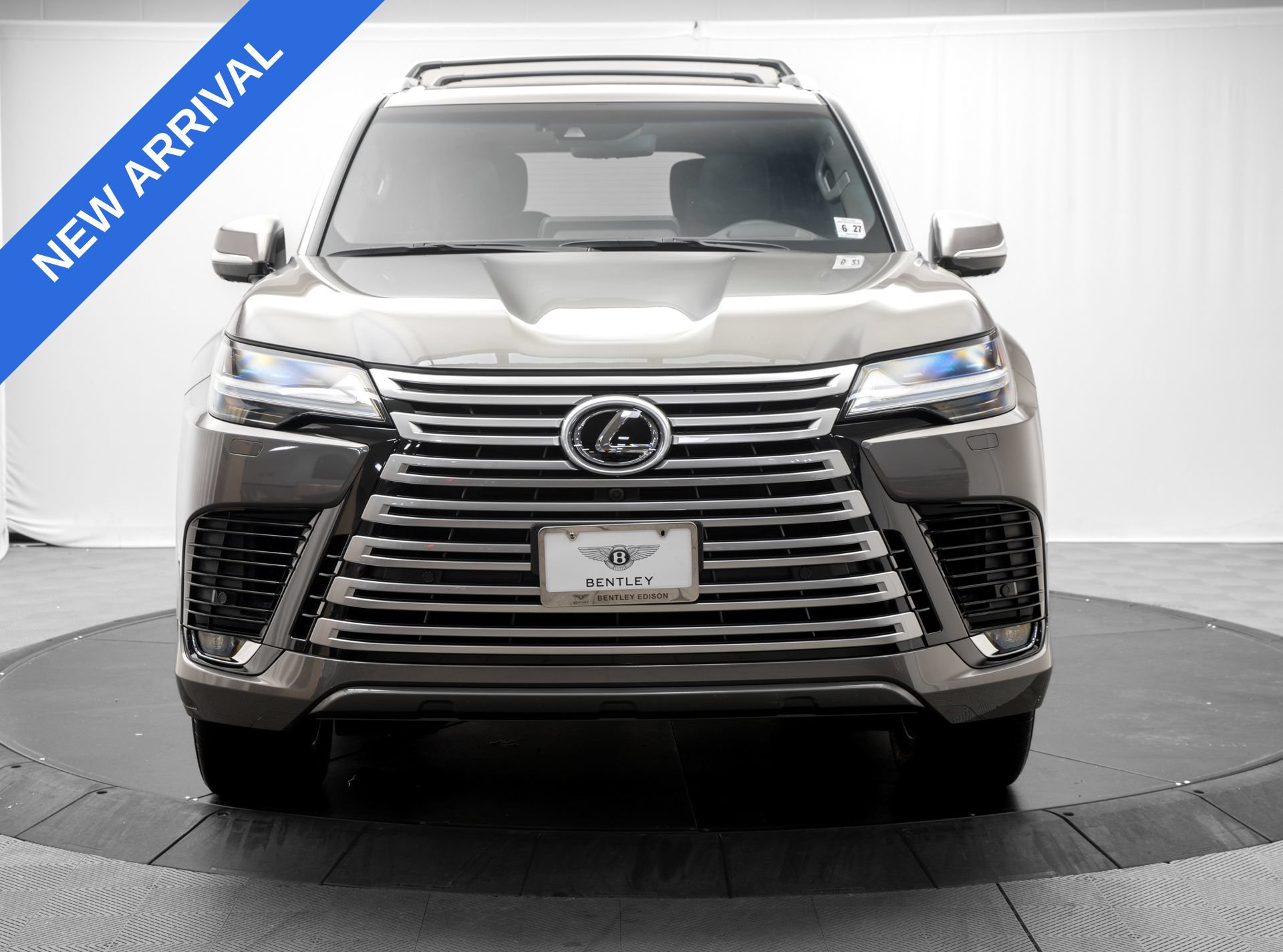Used 2022 Lexus LX 600 4WD w/ Accessory Package (Z1) image 2