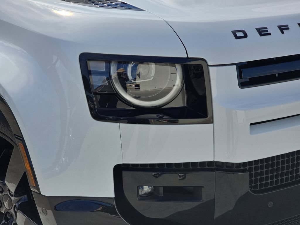 New 2026 Land Rover Defender 110 V8 AWD/4WD image 32