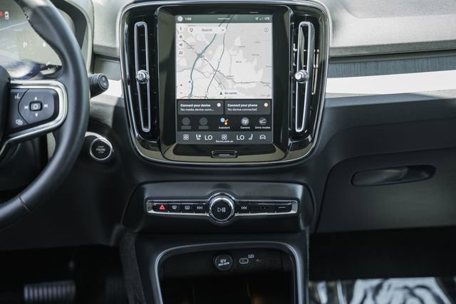 Used 2025 Volvo XC40 B5 Plus AWD/4WD image 23