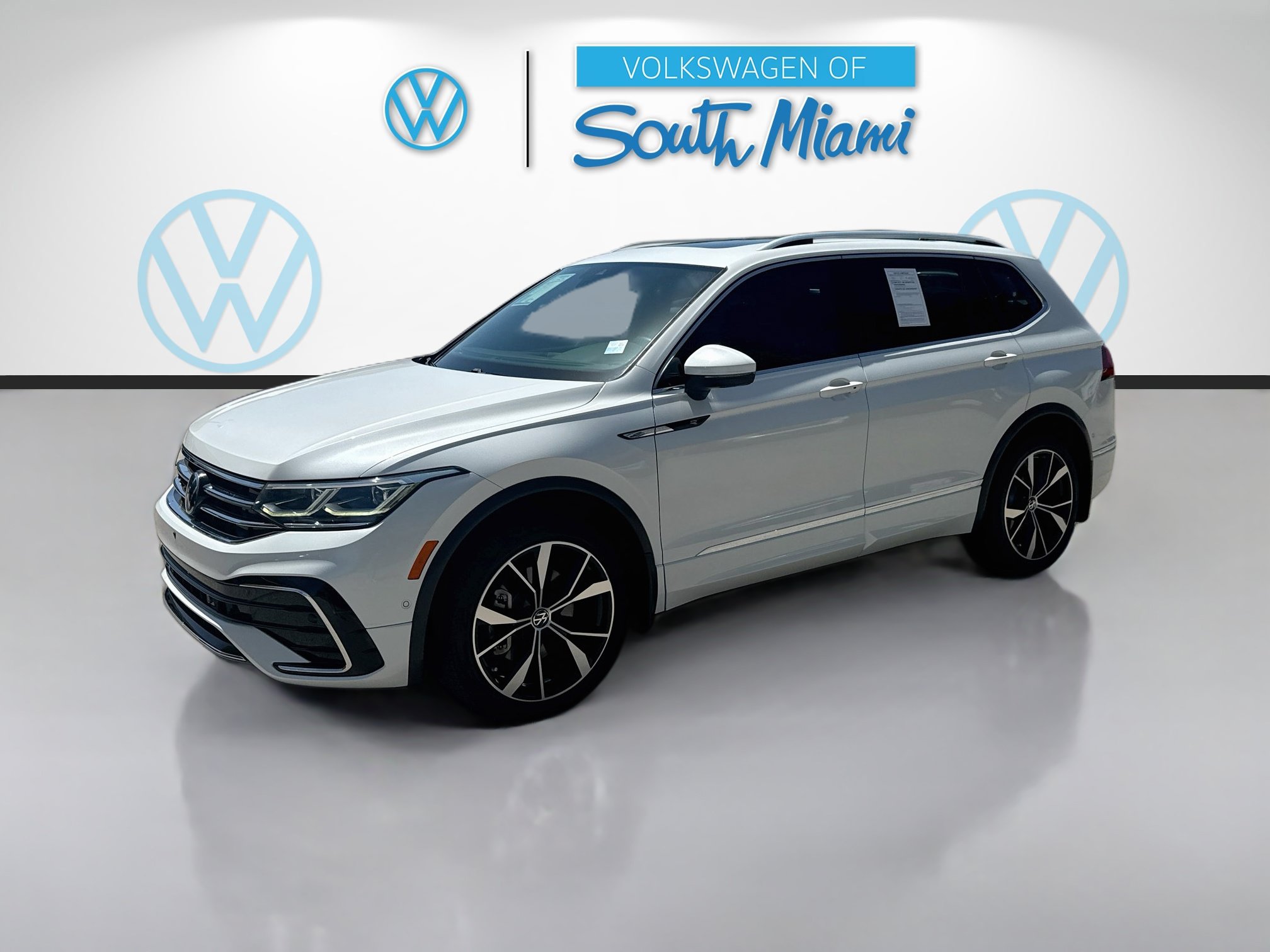 Used 2022 Volkswagen Tiguan SEL R-Line AWD/4WD image 3