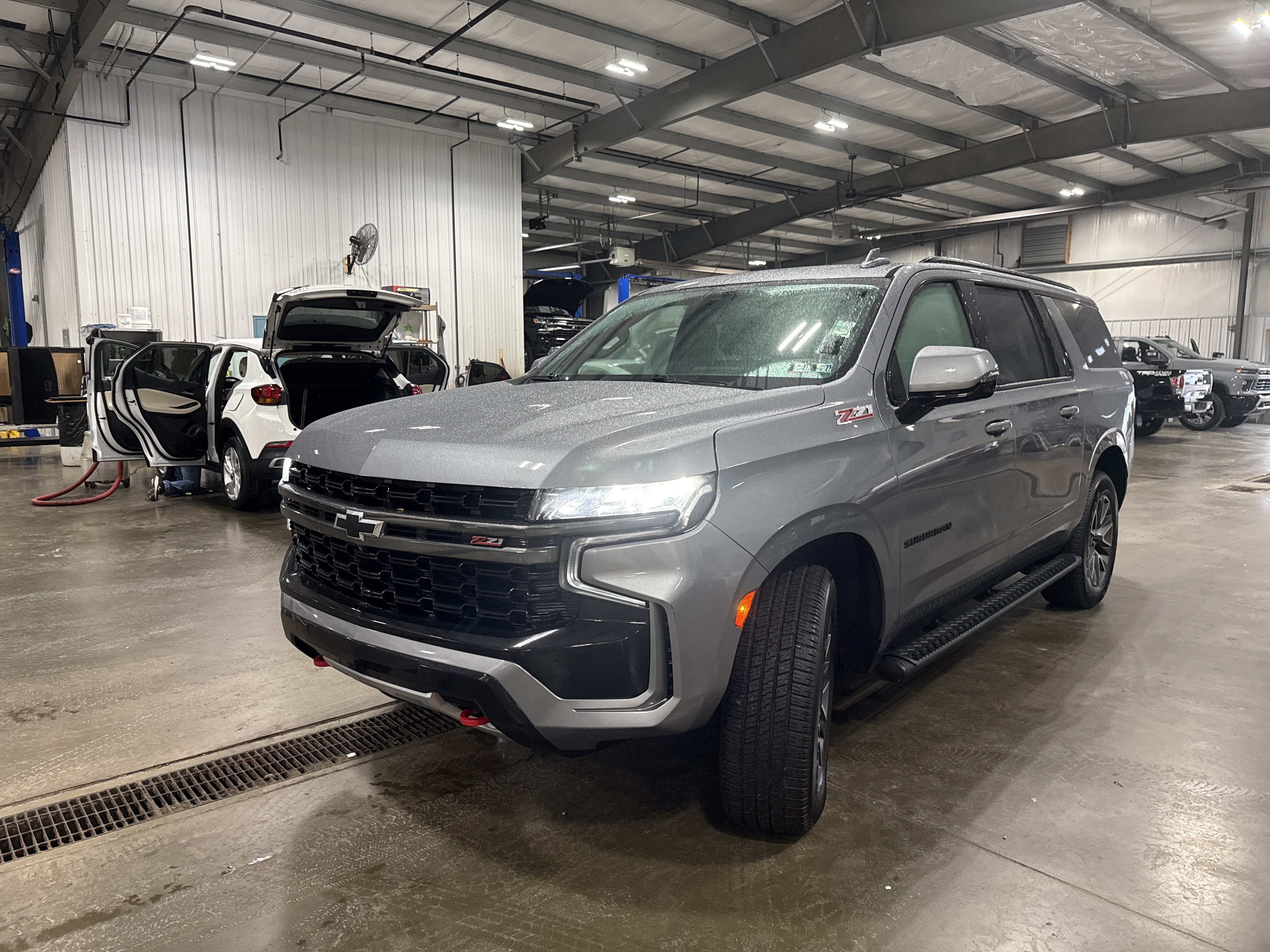Used 2022 Chevrolet Suburban Z71 w/ Luxury Package AWD/4WD image 7