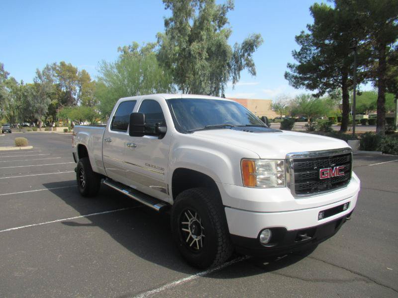 Used 2013 GMC Sierra 2500 Denali w/ Suspension Package, Off-Road AWD/4WD image 4
