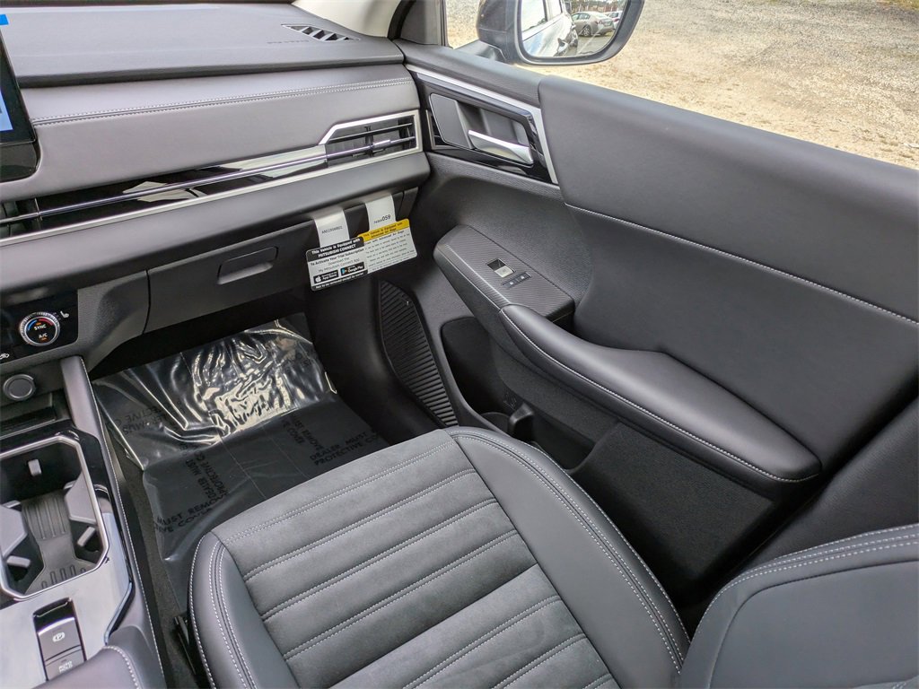 New 2025 Mitsubishi Outlander SE image 18