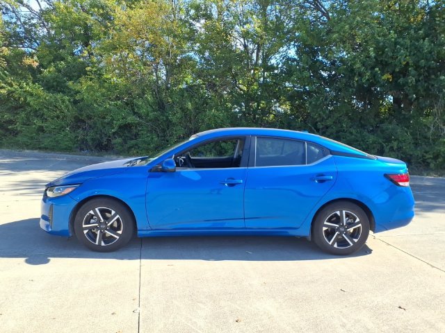 Used 2025 Nissan Sentra SV FWD image 2