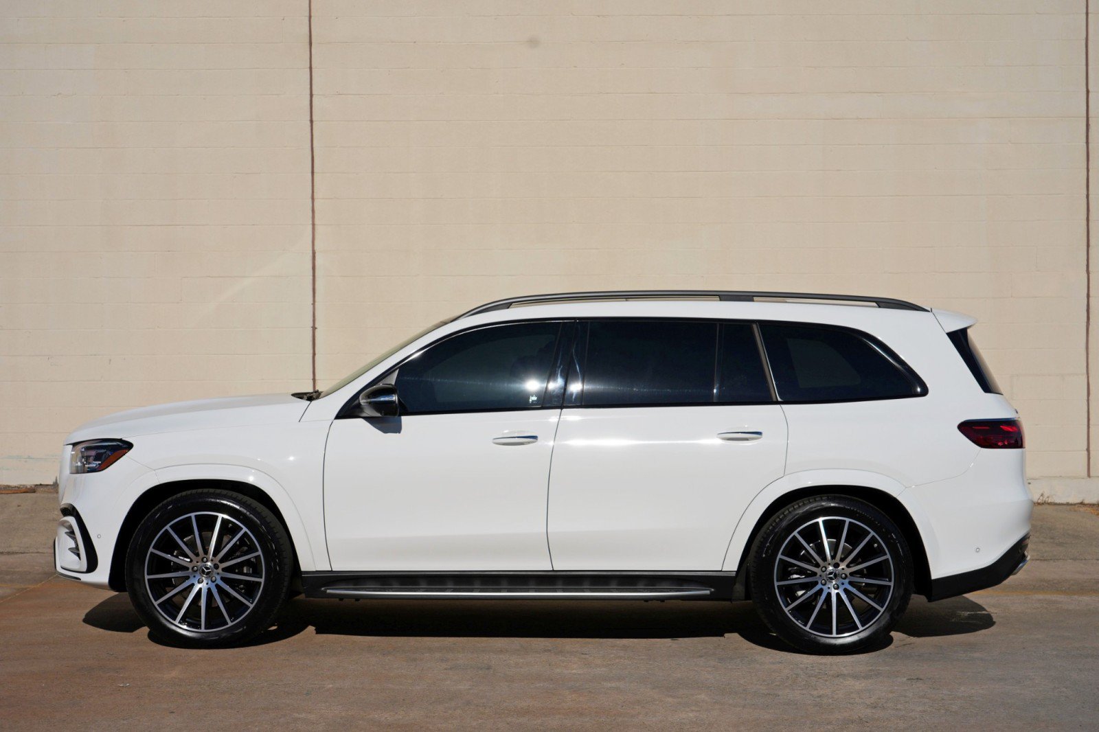 Used 2026 Mercedes-Benz GLS 580 4MATIC w/ Night Package image 61