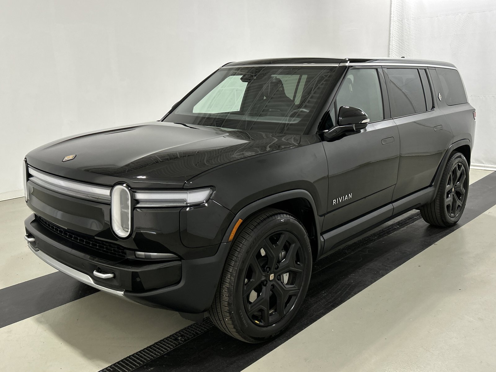 Used 2025 Rivian R1S Adventure