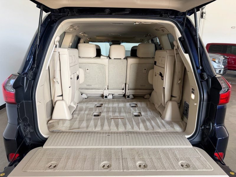 Used 2016 Lexus LX 570 4WD w/ Luxury Package image 13