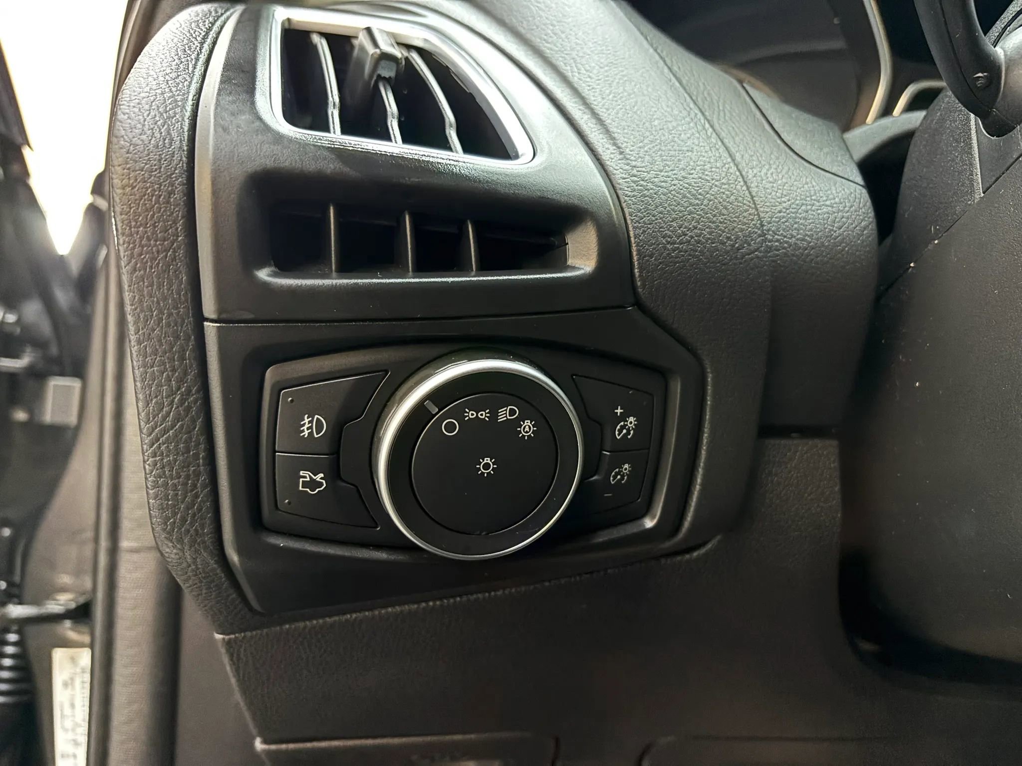 Used 2018 Ford Focus ST FWD image 18