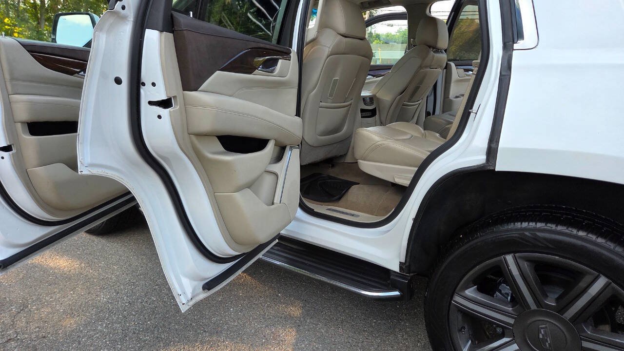 Used 2017 Cadillac Escalade Luxury AWD/4WD image 37
