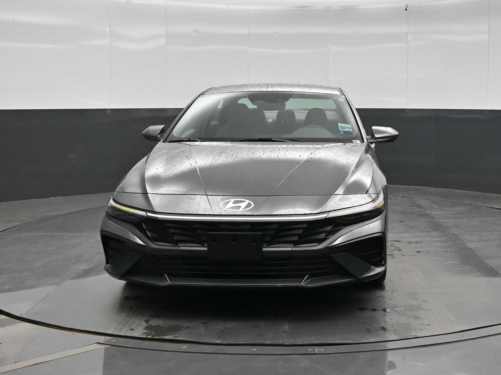 New 2026 Hyundai Elantra SE FWD image 2