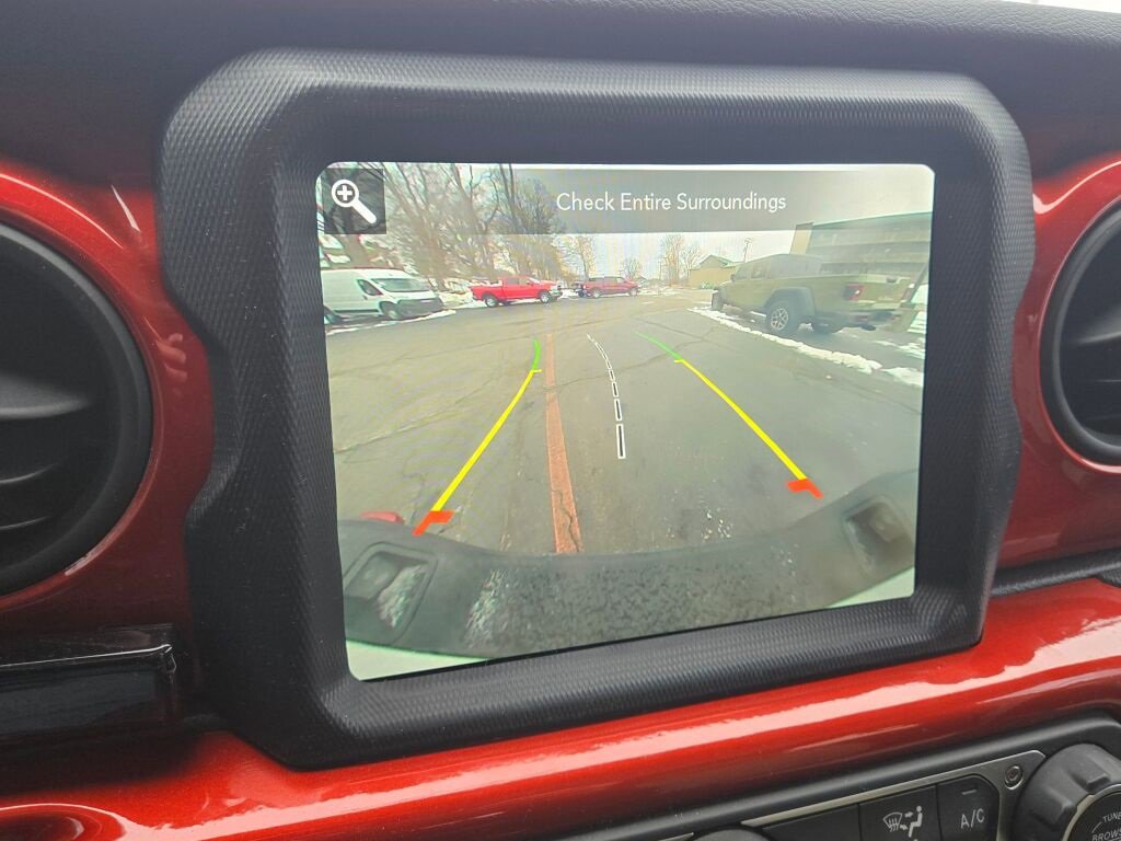 Used 2021 Jeep Gladiator Sport image 25