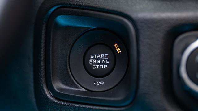 Used 2025 Jeep Gladiator Sport AWD/4WD image 17
