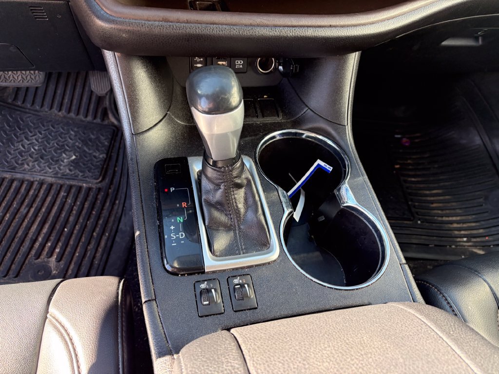 Used 2019 Toyota Highlander XLE FWD image 25