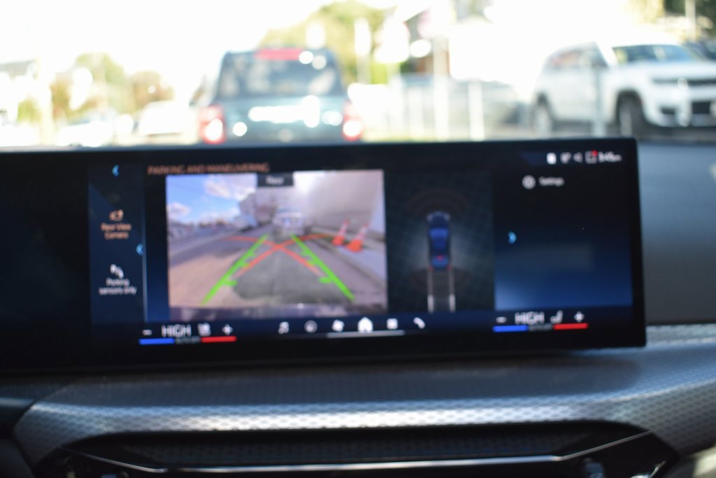 Used 2025 BMW 330i xDrive Sedan image 18