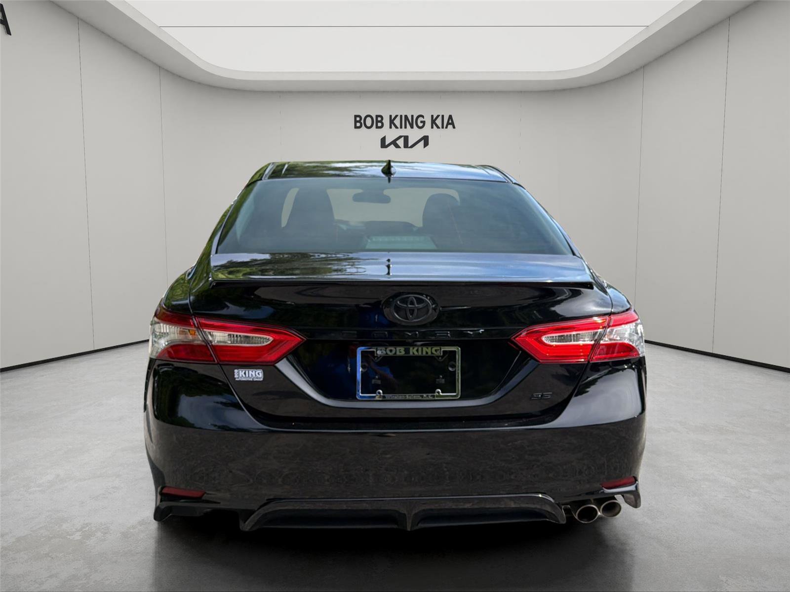 Used 2019 Toyota Camry SE FWD image 4