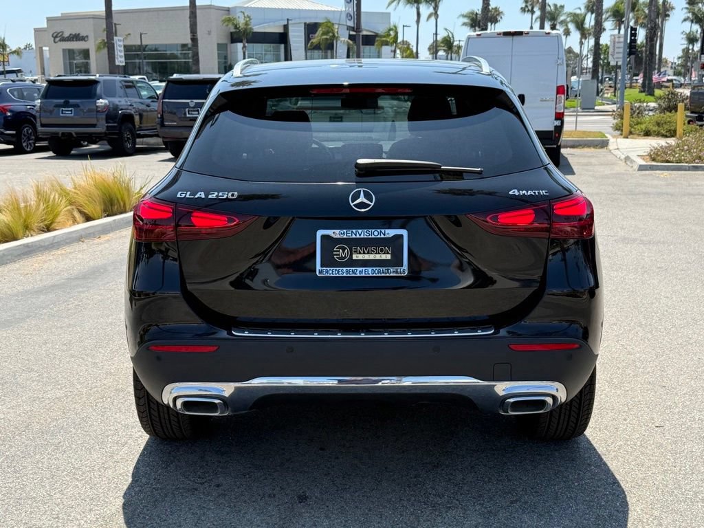 Used 2025 Mercedes-Benz GLA 250 4MATIC image 11