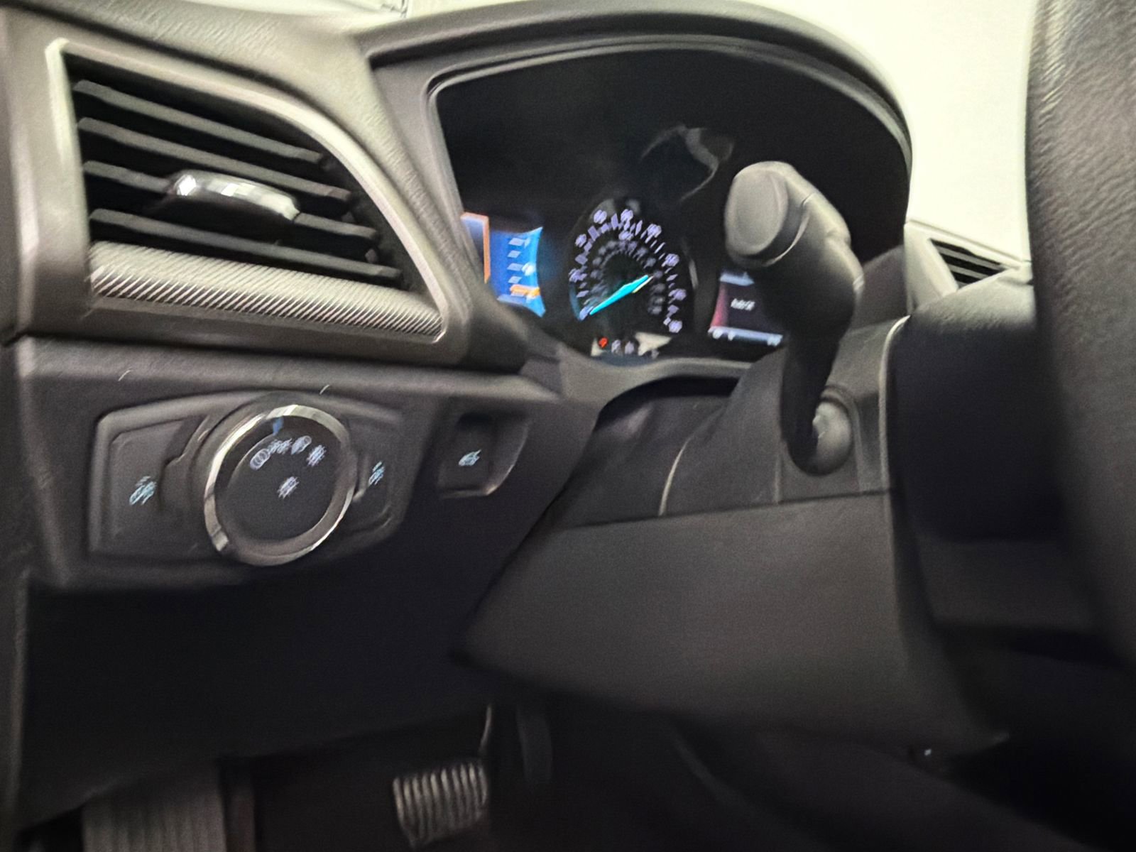 Used 2018 Ford Fusion SE w/ Fusion SE Technology Package FWD image 29
