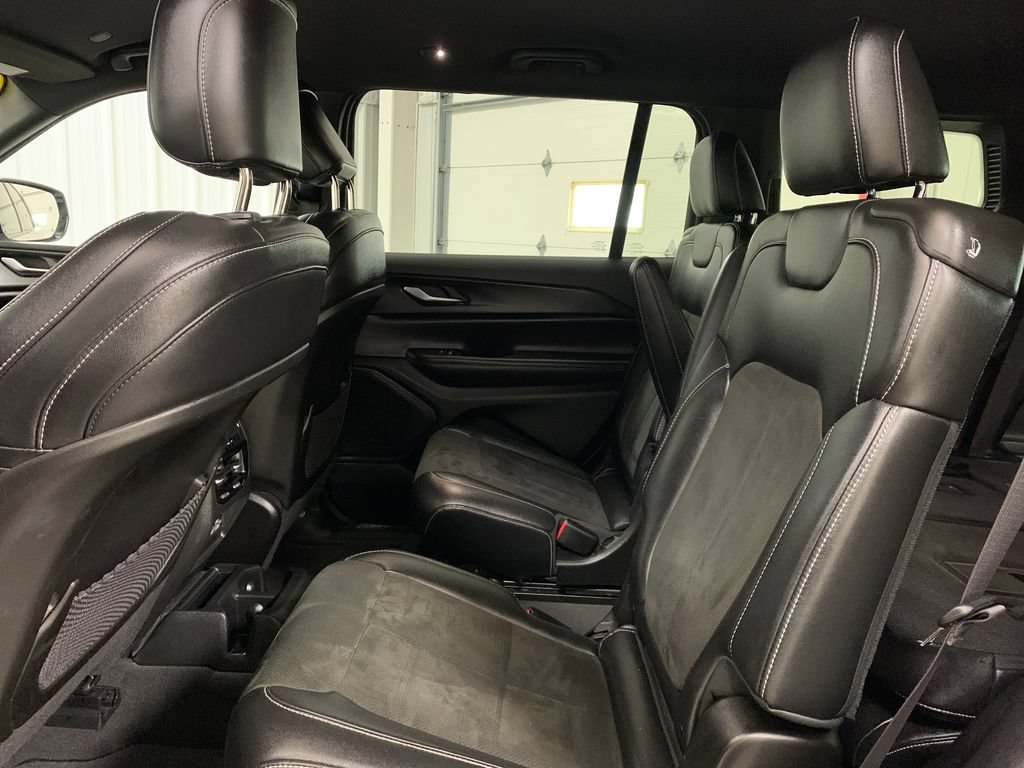 Used 2023 Jeep Grand Cherokee L Laredo AWD/4WD image 17