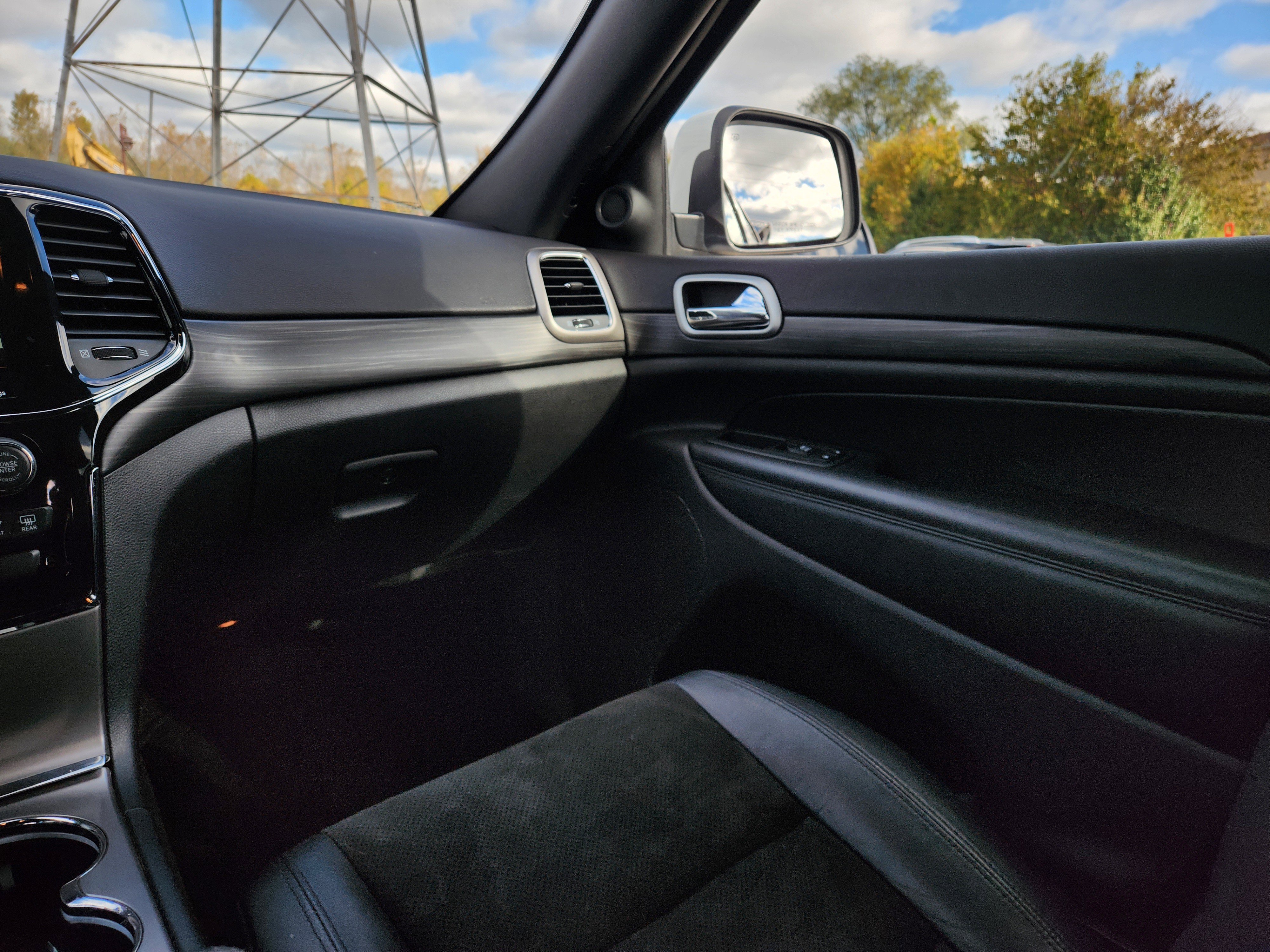 Used 2021 Jeep Grand Cherokee Laredo X image 20