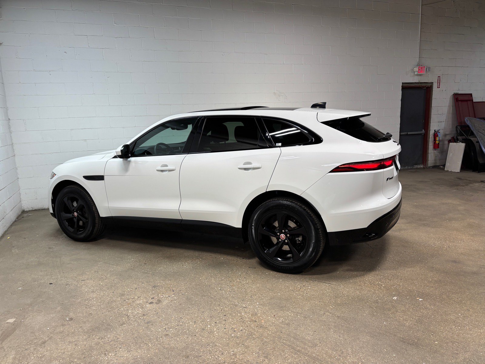 Used 2023 Jaguar F-PACE S AWD/4WD image 10