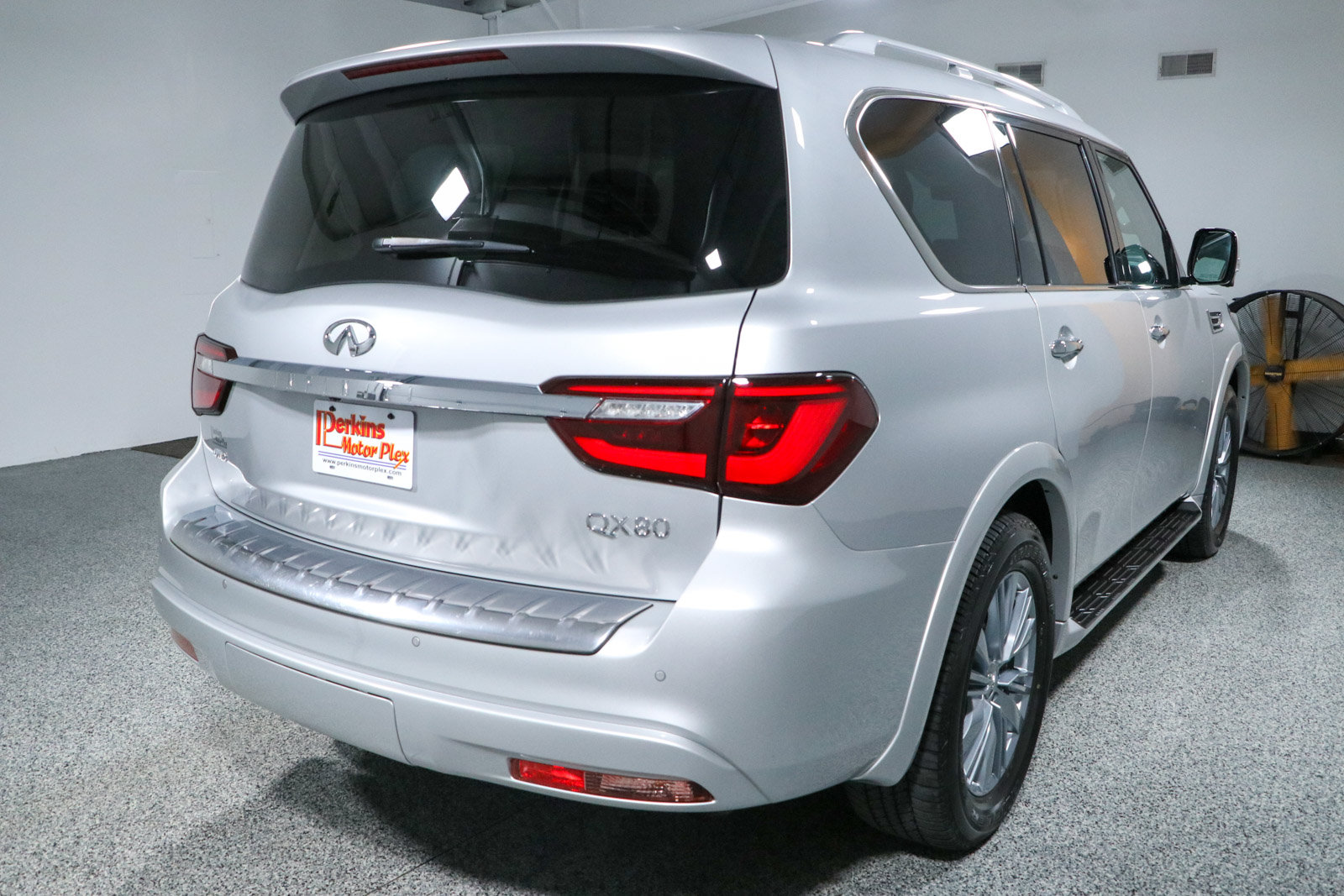 Used 2023 INFINITI QX80 Luxe w/ Cargo Package AWD/4WD image 7